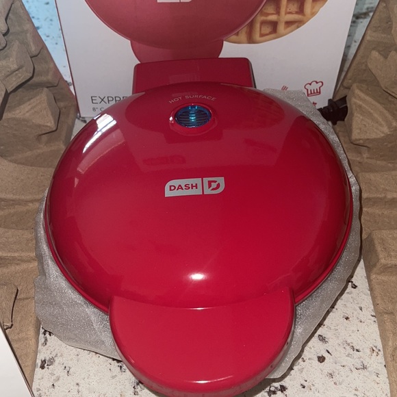 ❤️NEW!!!❤️ DASH Waffle Maker - Picture 6 of 17